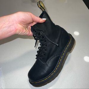 doc marten 1460 women’s boot size 6